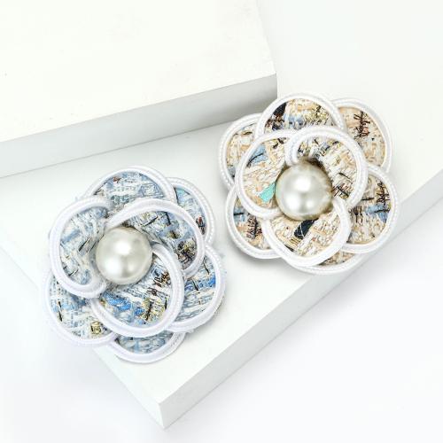 Broche tissu, alliage de zinc, avec tissu & perle de plastique, fleur, Placage, pour femme, plus de couleurs à choisir, Vendu par PC