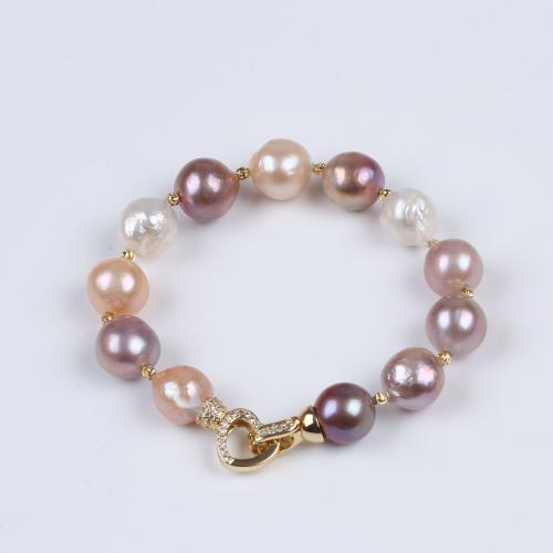 Zink Legierung Perlen Armbänder, Natürliche kultivierte Süßwasserperlen, mit Zinklegierung, Etwas rund, goldfarben plattiert, für Frau & mit Strass, gemischte Farben, Länge:14 cm, verkauft von PC