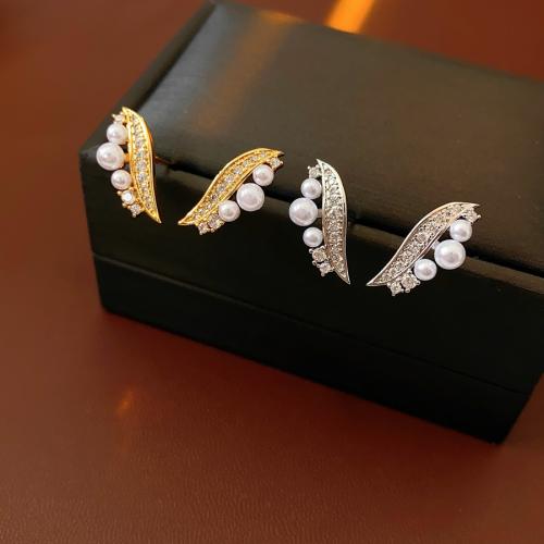 Messing Ohrstecker, mit Kunststoff Perlen, Blatt, plattiert, Micro pave Zirkonia & für Frau, keine, 10x20mm, verkauft von Paar