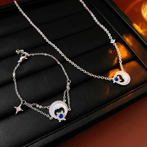 laiton Collier et bracelet, avec coquille blanche, Placage de couleur argentée, styles différents pour le choix & pavé de micro zircon & pour femme, Vendu par PC