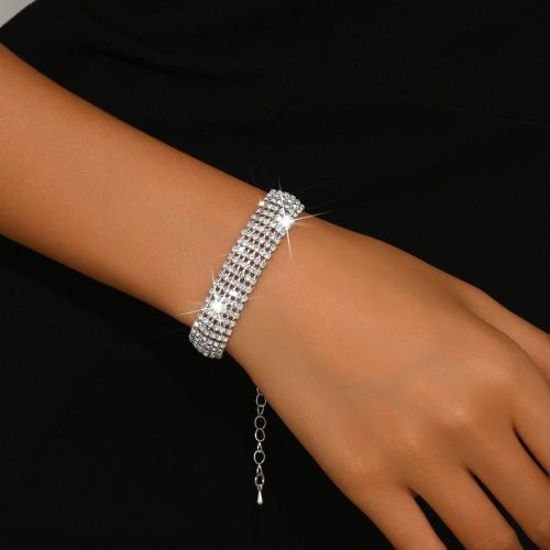 laiton bracelet, avec 3.15inch chaînes de rallonge, Placage de couleur argentée, pour femme & avec strass Environ 6.7 pouce, Vendu par PC