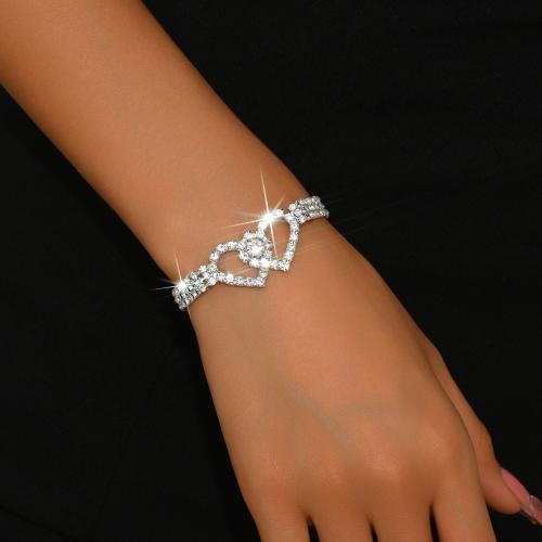 laiton bracelet, coeur, Placage de couleur argentée, pour femme & avec strass Environ 7.3 pouce, Vendu par PC