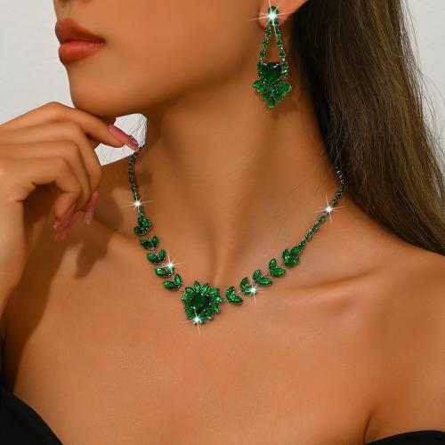 laiton parure de bijoux, boucle d'oreille & collier, Placage, 2 pièces & pavé de micro zircon & pour femme, plus de couleurs à choisir, Vendu par fixé