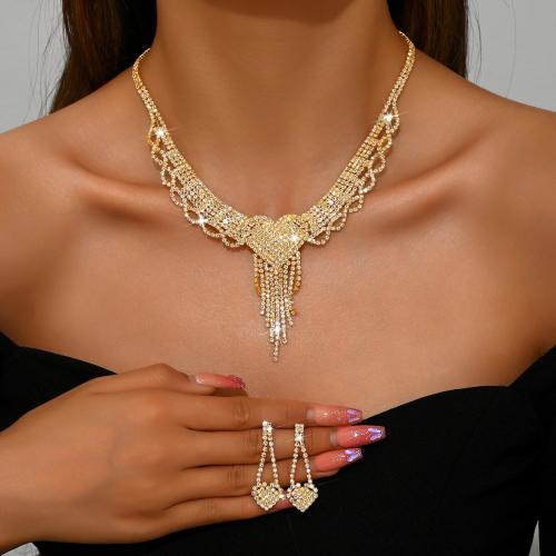 laiton parure de bijoux, boucle d'oreille & collier, coeur, Placage, 2 pièces & pour femme & avec strass, plus de couleurs à choisir, Vendu par fixé