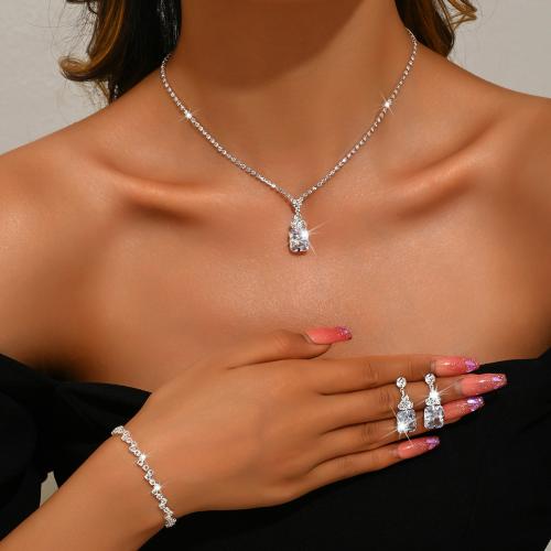 laiton parure de bijoux, Placage de couleur argentée, styles différents pour le choix & pavé de micro zircon & pour femme, Vendu par fixé