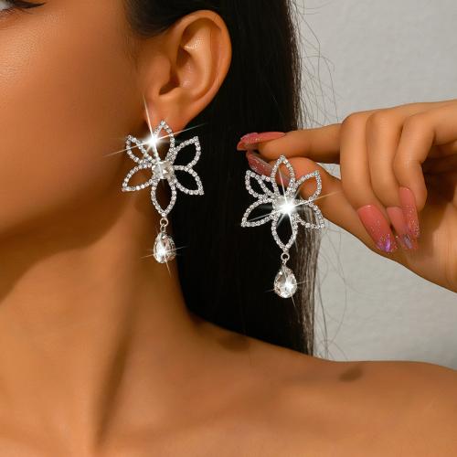 metal Pendientes con Colgantes, Flor, chapado en color de plata, para mujer & con diamantes de imitación, Vendido por Par[