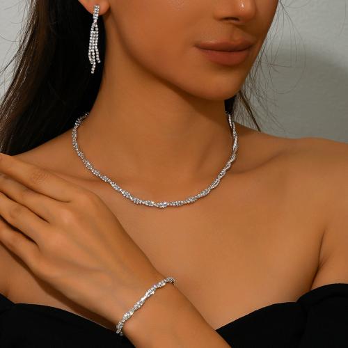 laiton parure de bijoux, Bracelet & boucle d'oreille & collier, Placage de couleur argentée, trois pièces & pour femme & avec strass, Vendu par fixé