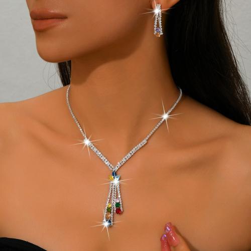 laiton parure de bijoux, boucle d'oreille & collier, Placage de couleur argentée, 2 pièces & pour femme & avec strass, plus de couleurs à choisir, Vendu par fixé