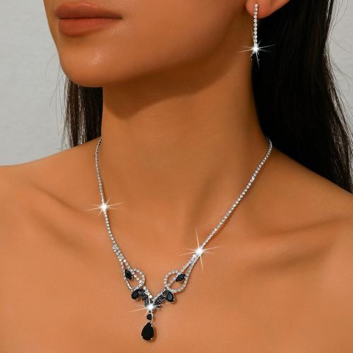 laiton parure de bijoux, boucle d'oreille & collier, Placage de couleur argentée, 2 pièces & pour femme & avec strass, plus de couleurs à choisir, Vendu par fixé