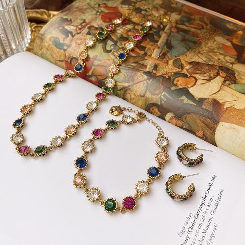 laiton parure de bijoux, Placage de couleur d'or, styles différents pour le choix & pour femme & avec strass, Vendu par PC