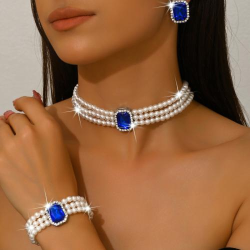 Zinklegierung Mode Schmuckset, Stud Ohrring & Armband & Halskette, mit Kristall & Kunststoff Perlen, Geometrisches Muster, silberfarben plattiert, drei Stücke & für Frau & mit Strass, keine, verkauft von setzen