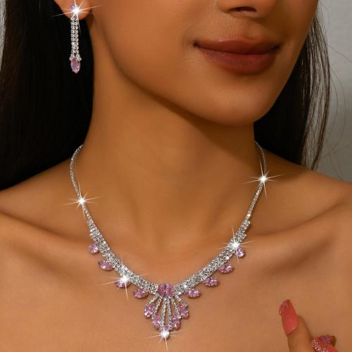 laiton parure de bijoux, boucle d'oreille & collier, larme, Placage de couleur argentée, 2 pièces & pour femme & avec strass, plus de couleurs à choisir, Vendu par fixé
