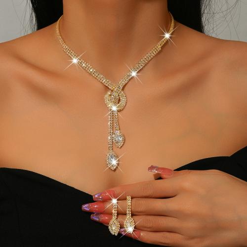 laiton parure de bijoux, boucle d'oreille & collier, Placage, 2 pièces & pour femme & avec strass, plus de couleurs à choisir, Vendu par fixé