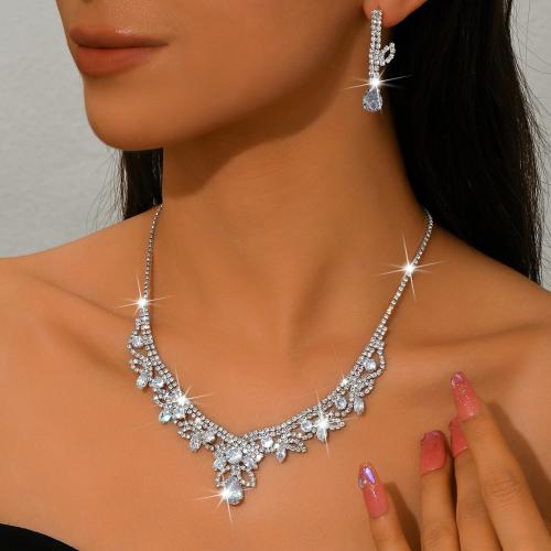 laiton parure de bijoux, boucle d'oreille & collier, Placage de couleur argentée, 2 pièces & pour femme & avec strass, plus de couleurs à choisir, Vendu par fixé