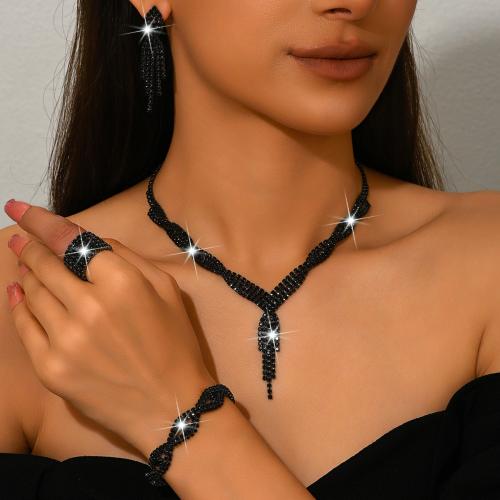 laiton parure de bijoux, bague, anneau & Bracelet & boucle d'oreille & collier, Placage, 4 pièces & pour femme & avec strass, plus de couleurs à choisir, Vendu par fixé