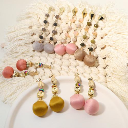 alliage de zinc Boucle d'oreille goutte, avec tissu & cristal, Placage de couleur d'or, styles différents pour le choix & pour femme, earring length 50-80mm, Vendu par paire