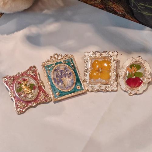 Zinc Alloy Jewelry Brooch, with Dried Flower & Plastic Pearl, fashion jewelry & for woman & epoxy gel 