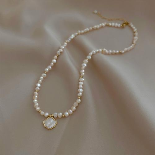 Пресноводные жемчуги Ожерелье, с Белая ракушка & цинковый сплав, Стиль Барокко, плакирован золотом, ювелирные изделия моды, белый продается Strand[