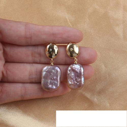 perle d'eau douce cultivée Boucle d'oreille goutte, avec laiton, Baroque, Placage de couleur d'or, bijoux de mode & avec strass, plus de couleurs à choisir Vendu par paire