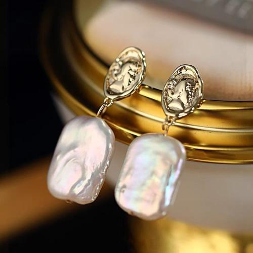 Boucles d'oreilles d'eau douce de Perle , perle d'eau douce cultivée, avec laiton, Baroque, Placage de couleur d'or, bijoux de mode, plus de couleurs à choisir Vendu par paire