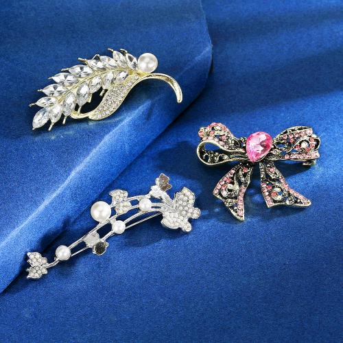 Strass Zink Legierung Brosche, Zinklegierung, mit Kunststoff Perlen, Katze, unisex & verschiedene Stile für Wahl & mit Strass, verkauft von PC