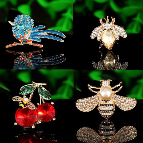 Strass Zink Legierung Brosche, Zinklegierung, mit Kunststoff Perlen, verschiedene Stile für Wahl & für Frau & Emaille & mit Strass, goldfarben, verkauft von PC