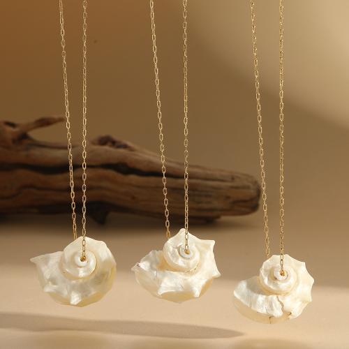 Collier de coquillages, Acier inoxydable 304, avec coquille de trompette, Placage de couleur d'or, bijoux de mode, plus de couleurs à choisir, Vendu par PC