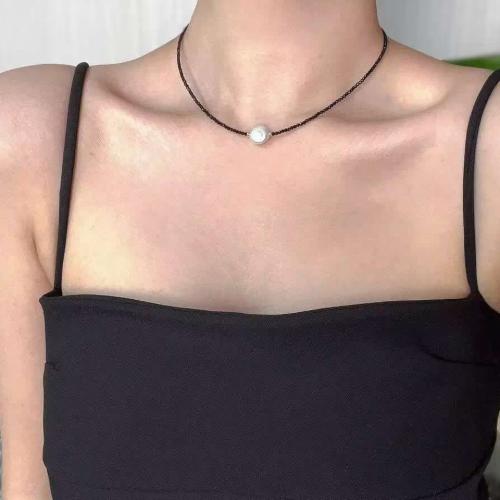 Collier de perles d'eau douce , laiton, avec Spinelle & perle d'eau douce cultivée, Baroque, Placage de couleur d'or, bijoux de mode, plus de couleurs à choisir, protéger l'environnement, sans nickel, plomb et cadmium, 12mm cm, Vendu par PC