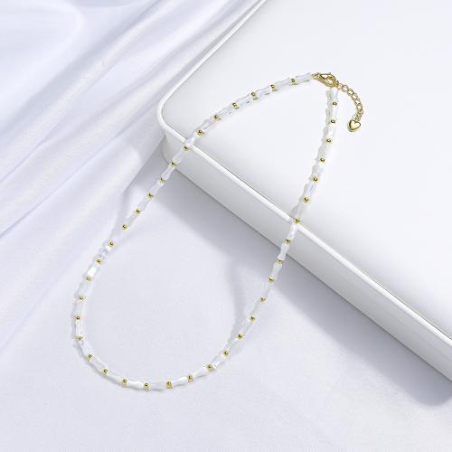 Collier de coquillages, Lèvre blanche, avec laiton, Placage de couleur d'or, bijoux de mode, plus de couleurs à choisir, protéger l'environnement, sans nickel, plomb et cadmium cm, Vendu par brin