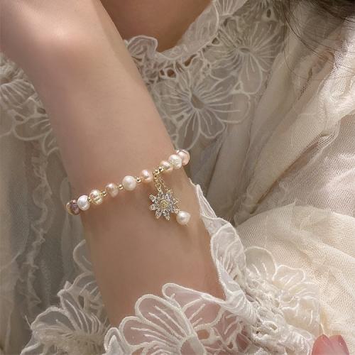 Bracelets de perles, perle d'eau douce cultivée, avec alliage de zinc, Rond, Placage de couleur d'or, bijoux de mode & pavé de micro zircon, plus de couleurs à choisir, 6-7MM cm, Vendu par brin[