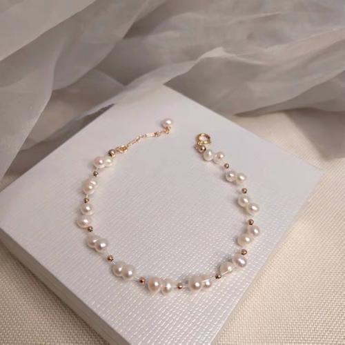 bracelet en laiton de perle d'eau douce cultivée, avec Alliage de cuivre, Irrégulière, Placage de couleur d'or, bijoux de mode, plus de couleurs à choisir, 5-6MM cm, Vendu par brin