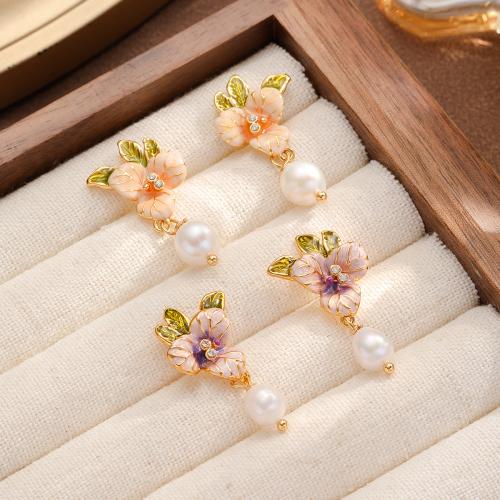Boucles d'oreilles d'eau douce de Perle , perle d'eau douce cultivée, avec laiton, Baroque, Placage, bijoux de mode & pavé de micro zircon & émail, plus de couleurs à choisir, protéger l'environnement, sans nickel, plomb et cadmium Vendu par paire