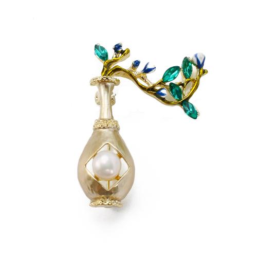 Broche perle d'eau douce, alliage de zinc, avec perle d'eau douce cultivée & strass, Placage de couleur d'or, bijoux de mode, plus de couleurs à choisir Vendu par PC