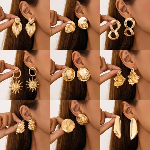 clou d'oreille en alliage zinc, alliage de zinc, Placage de couleur d'or, bijoux de mode, plus de couleurs à choisir, Vendu par paire