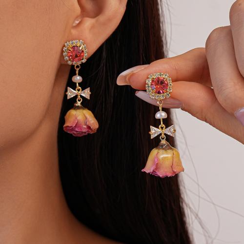 Boucles d'oreilles d'eau douce de Perle , laiton, avec perle d'eau douce cultivée, Placage de couleur d'or, bijoux de mode & pavé de micro zircon, plus de couleurs à choisir, Vendu par paire