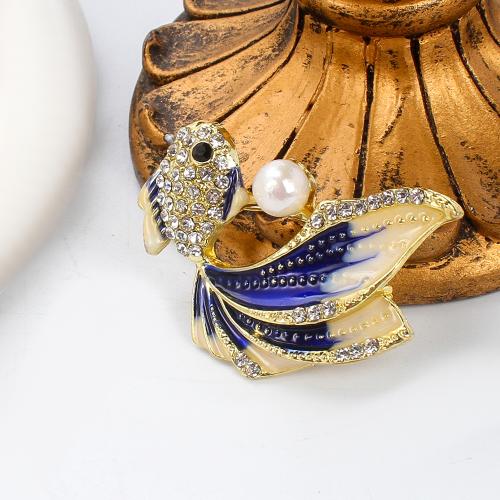 Broche perle d'eau douce, alliage de zinc, avec perle d'eau douce cultivée, Placage de couleur d'or, bijoux de mode & émail & avec strass, plus de couleurs à choisir Vendu par PC