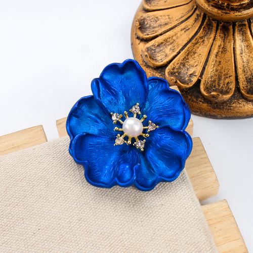 Broche perle d'eau douce, alliage de zinc, avec perle d'eau douce cultivée & résine, Placage de couleur d'or, bijoux de mode & avec strass, plus de couleurs à choisir Vendu par PC