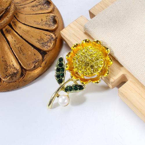 Broche perle d'eau douce, alliage de zinc, avec perle d'eau douce cultivée, Placage de couleur d'or, bijoux de mode & avec strass, plus de couleurs à choisir Vendu par PC