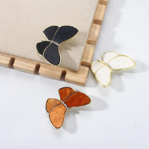 Broche perle d'eau douce, alliage de zinc, avec coquille & perle d'eau douce cultivée, papillon, Placage de couleur d'or, bijoux de mode & avec strass, plus de couleurs à choisir Vendu par PC