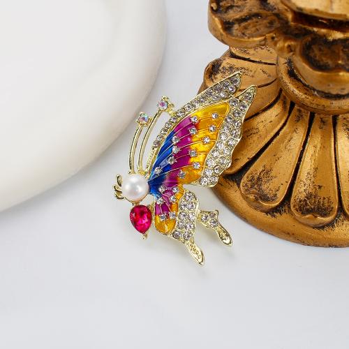 Broche perle d'eau douce, alliage de zinc, avec perle d'eau douce cultivée, papillon, Placage de couleur d'or, bijoux de mode & émail & avec strass, plus de couleurs à choisir Vendu par PC