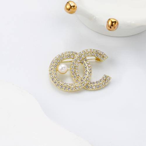 Broche perle d'eau douce, alliage de zinc, avec perle d'eau douce cultivée, Placage de couleur d'or, bijoux de mode & avec strass, plus de couleurs à choisir Vendu par PC