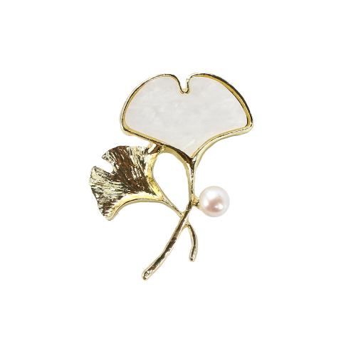 Broche perle d'eau douce, alliage de zinc, avec coquille blanche & perle d'eau douce cultivée, Ginkgo Feuille, Placage de couleur d'or, bijoux de mode, plus de couleurs à choisir Vendu par PC