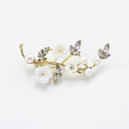 Süßwasserperlen Brosche , Zinklegierung, mit Natürliche kultivierte Süßwasserperlen & Acryl, Plum Blossom, goldfarben plattiert, Modeschmuck & mit Strass, keine, 61.19x13.87x40.38mm, verkauft von PC[