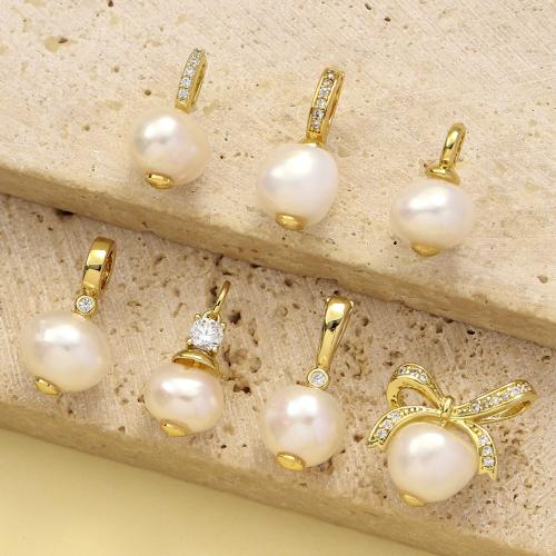 pendentif en laiton de perle d'eau douce cultivée, avec perle d'eau douce cultivée, Placage, DIY & pavé de micro zircon, plus de couleurs à choisir Vendu par sac