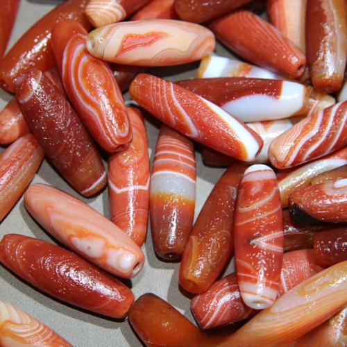 Achat Perlen, poliert, zufällig gesendet & DIY, rot, 13x40mm, verkauft von PC