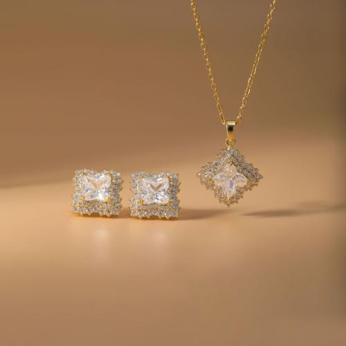 metal Conjunto de joya, Pendiente de stud & collar, Cuadrado, chapado en color dorado, 2 piezas & micro arcilla de zirconia cúbica & para mujer, Vendido por Set