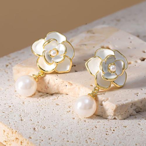 Латунные серьги падение, Латунь, с Пластиковая жемчужина, Форма цветка, плакирован золотом, Женский & эмаль продается PC
