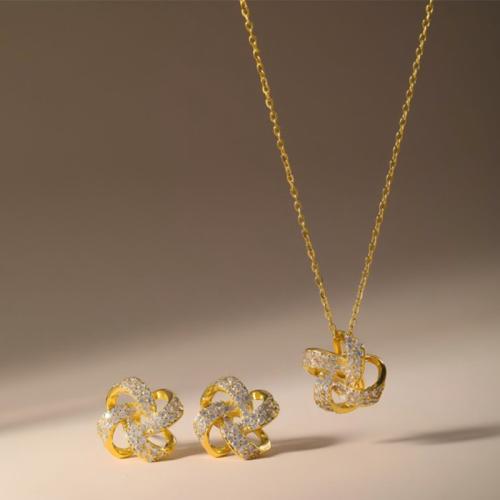 metal Conjunto de joya, Pendiente de stud & collar, Trébol de cuatro hojas, chapado, 2 piezas & micro arcilla de zirconia cúbica & para mujer, más colores para la opción, Vendido por Set