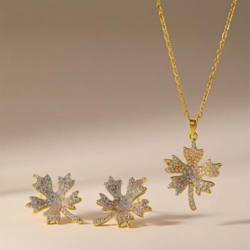 Conjunto de la joya de cobre amarillo, metal, Pendiente de stud & collar, Hoja del arce, chapado, 2 piezas & para mujer & con diamantes de imitación, más colores para la opción, Vendido por Set