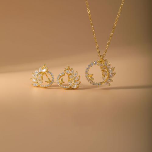 Micro cúbicos Circonia allanar sistemas de la joyería de cobre amarillo, metal, Pendiente de stud & collar, trigopan, chapado, 2 piezas & micro arcilla de zirconia cúbica & para mujer & hueco, dorado, Vendido por Set